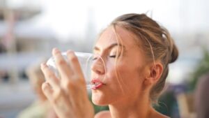 The Benefits of Electrolyte Drinks: Replenish + Recharge Your Body
