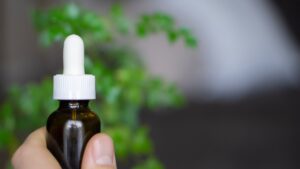 7 Different Potential Wellness Benefits of THC Oil (and 5 Important Things to Know)
