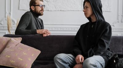 10 Signs of Social Anxiety in Teens